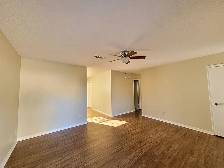 4804 Tradewinds Dr — Photo 4