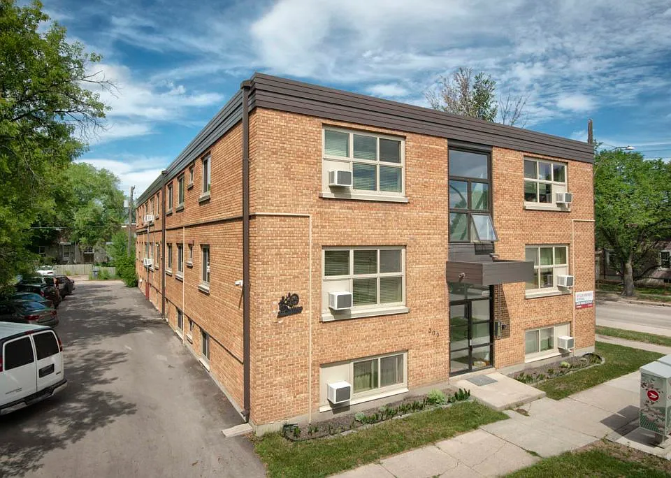 309 Perth Ave