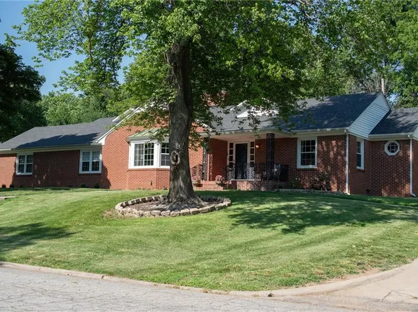 203 Elmwood Dr, Pittsburg, KS 66762