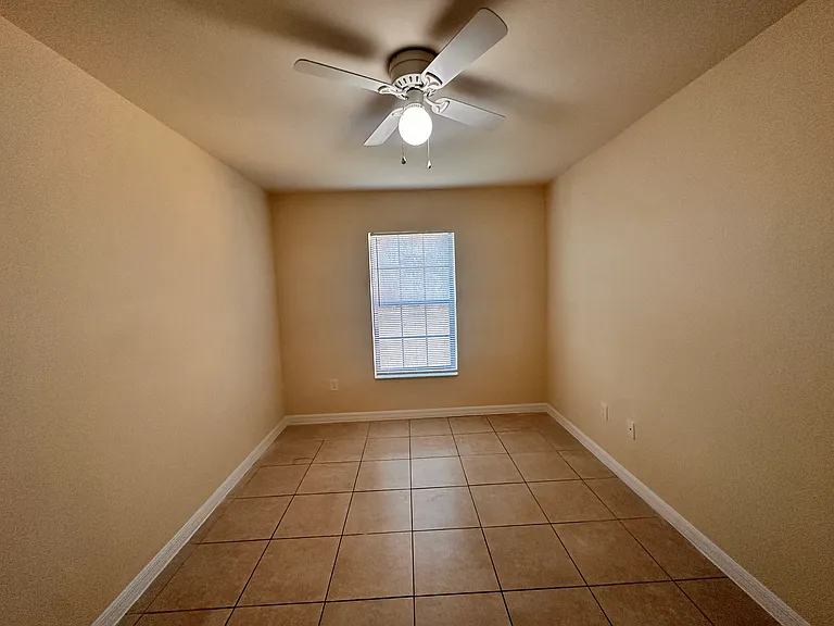 906 NE 12th Terrace Cpe — Photo 16