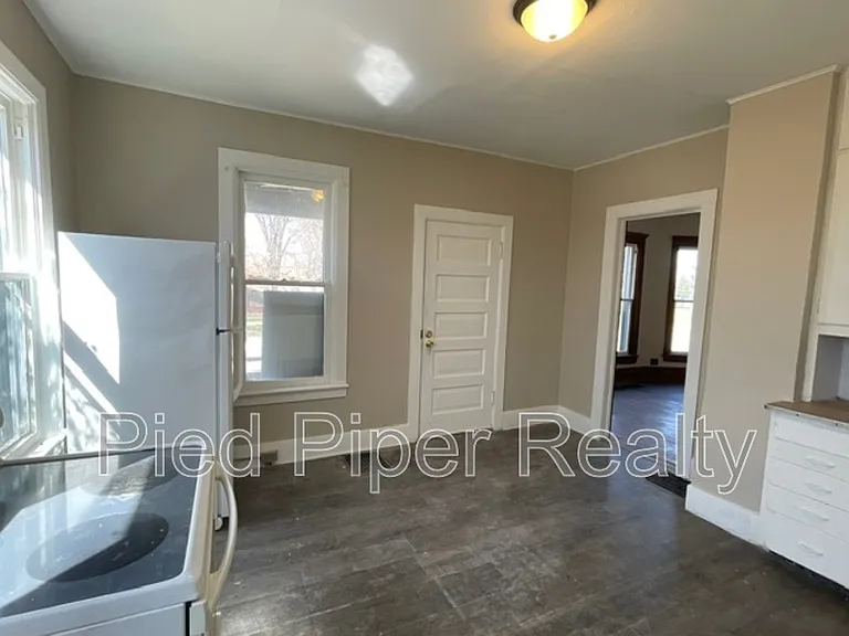 434 1/2 S State Ave — Photo 9