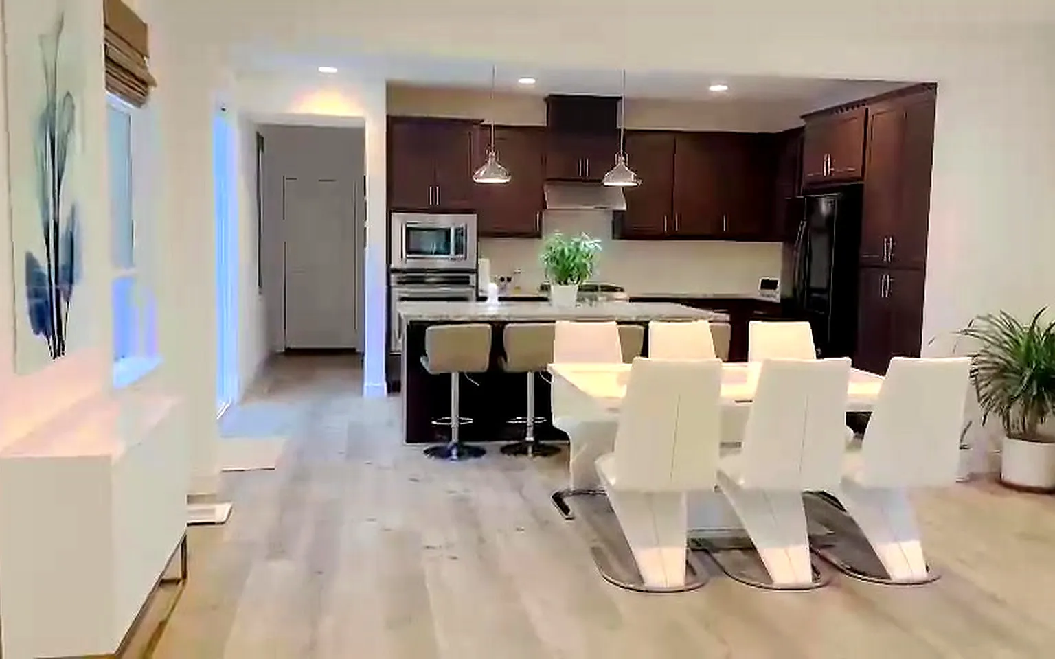 3 bed, 2.5 bath, 1966 sqft, $3,100 — Photo 3