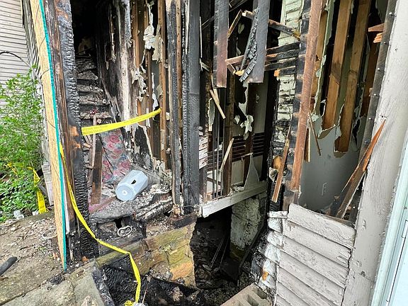 4th image of 361 Granville St