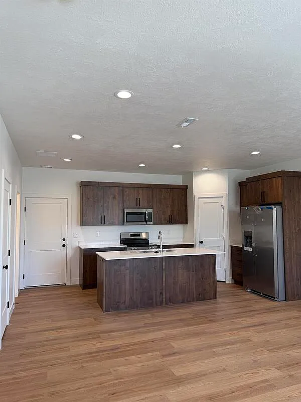 96 N 400 W — Photo 1