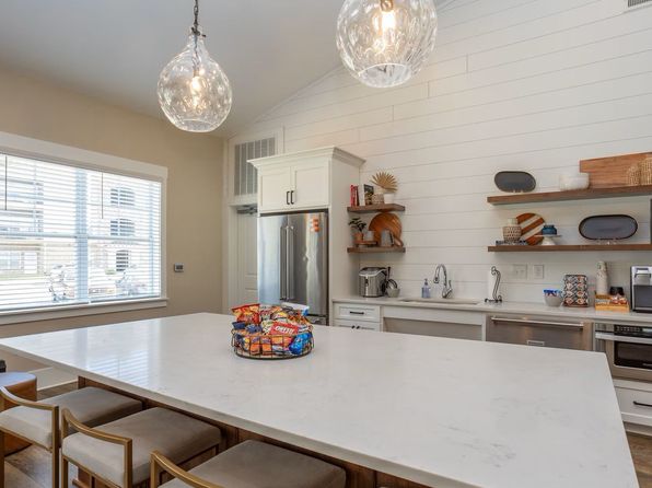 170 Grove Cir APT 302