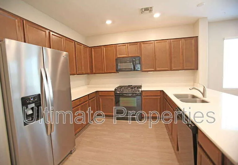 20238 W Buchanan St — Photo 3