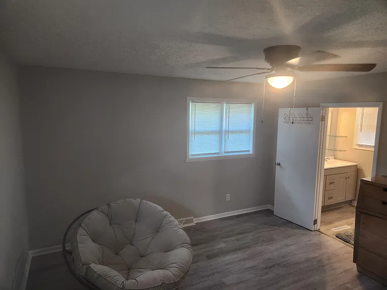 656 W Highland Ave — Photo 17