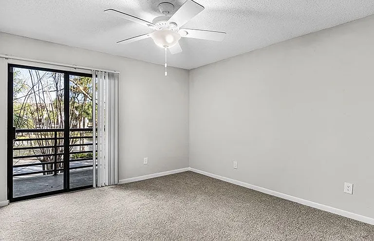 Sabal Palm at Lake Buena Vista Apartment Homes — Photo 15