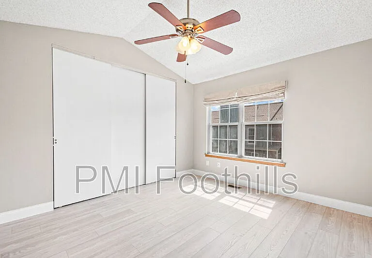 2578 E Nichols Cir — Photo 17