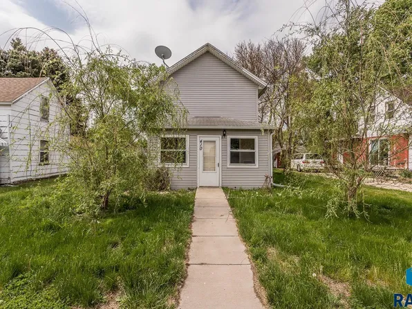 410 E Pleasant St, Elk Point, SD 57025