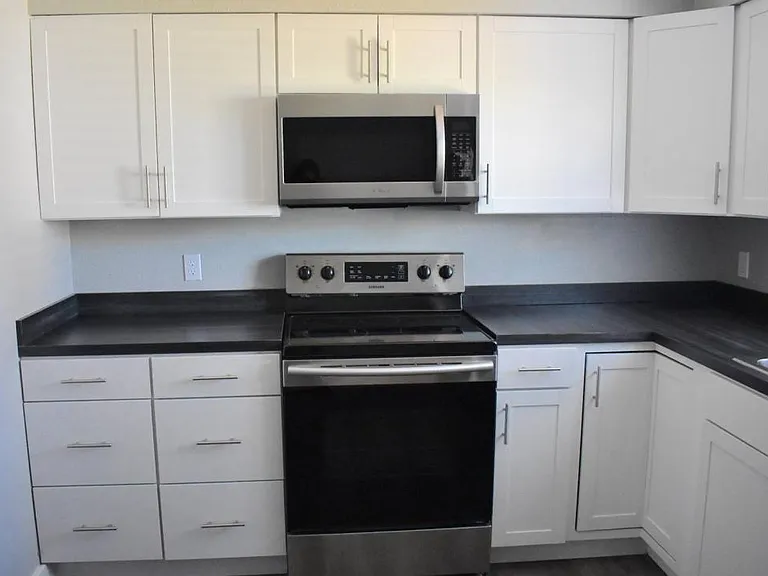 3110 NE Tide Ave — Photo 3