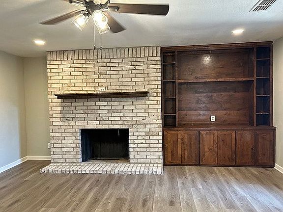 Gas/Wood Fireplace & TV Cab