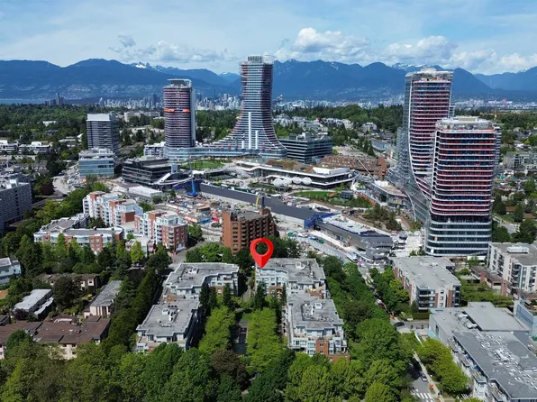 618 W 45th Ave #602, Vancouver, BC V5Z 4R7