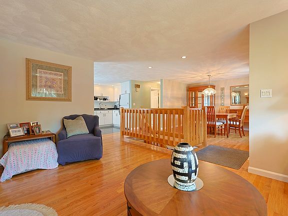 4th image of 37 Cliftondale Ave