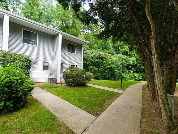 3rd image of 555 Russell Rd APT J65