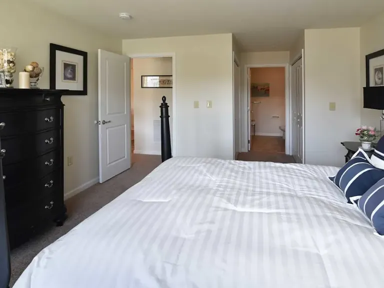 Iron Point Apartments — Photo 16