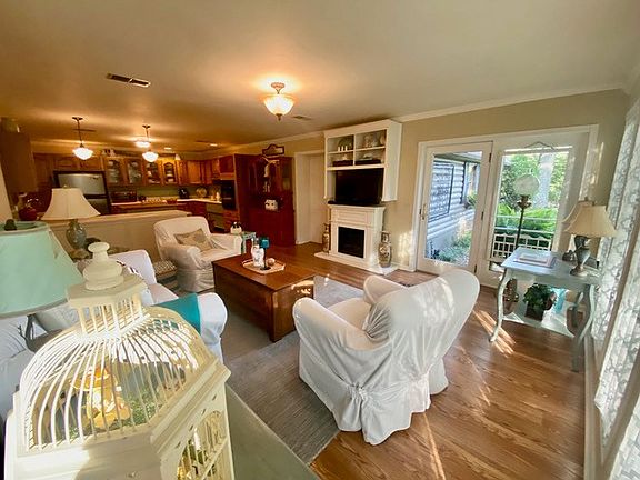 4th image of 230 Dogwood Ln
