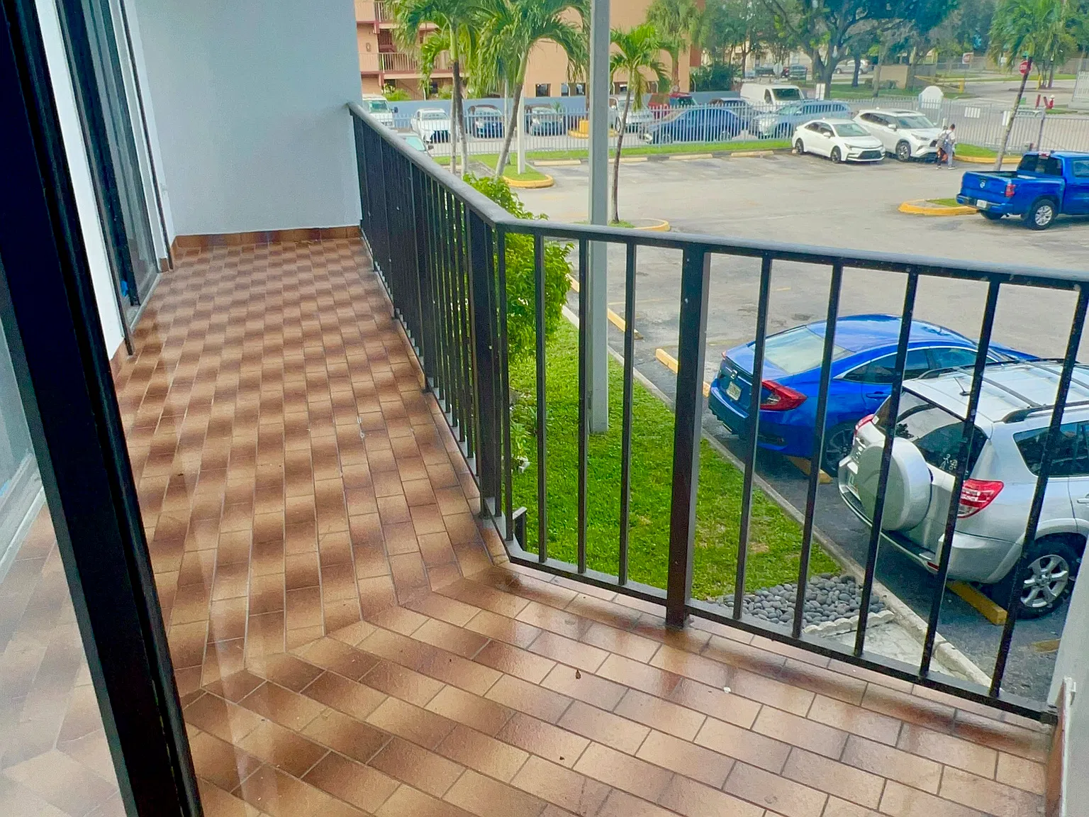 3 bed, 994 sqft, $2,500 — Photo 2