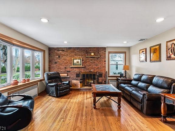 4th image of 163 Briarwood Rd