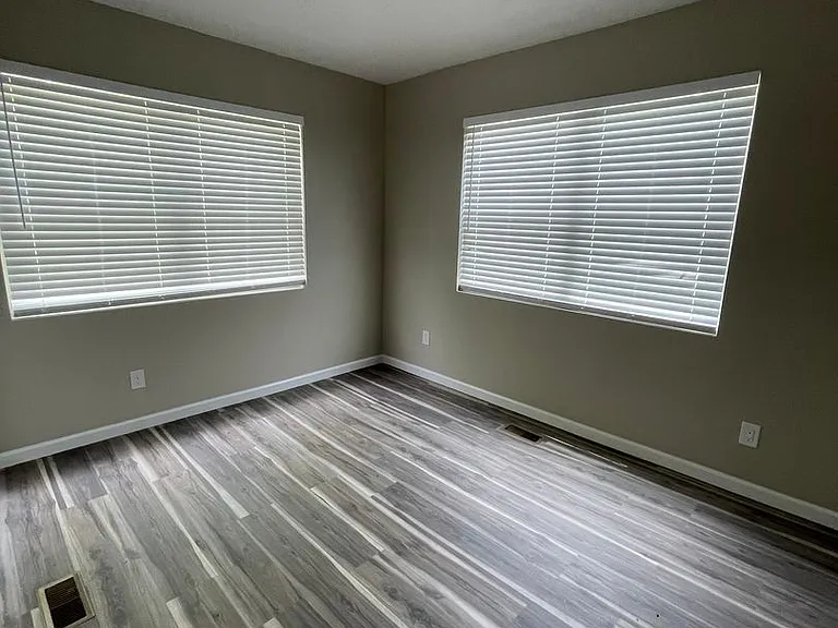 2537 Fair Dr — Photo 3