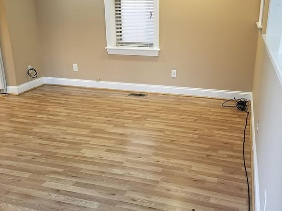 2nd image of 1900 W 3rd St APT B