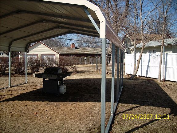 Extra car port in back