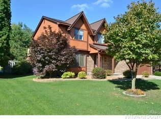 5213 Old Cove Rd, Clarkston, MI 48346