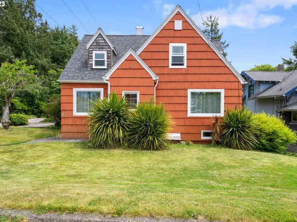 1802 8th St, Astoria, OR 97103