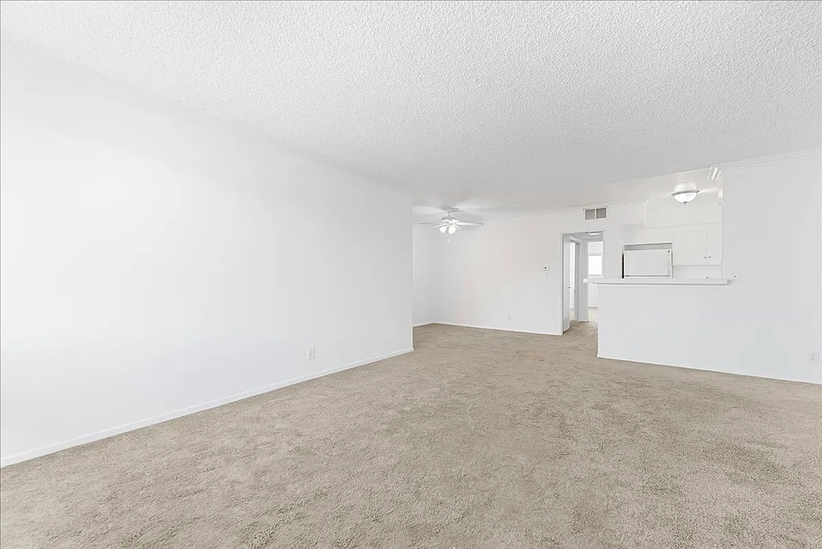 Building Photo - 174 N Almont Dr #302