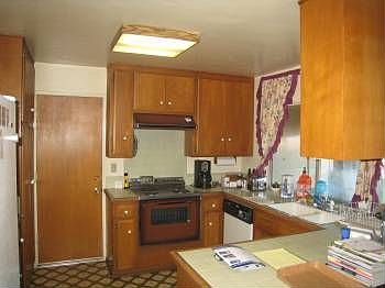 3rd image of 467 Robin Hill Ln