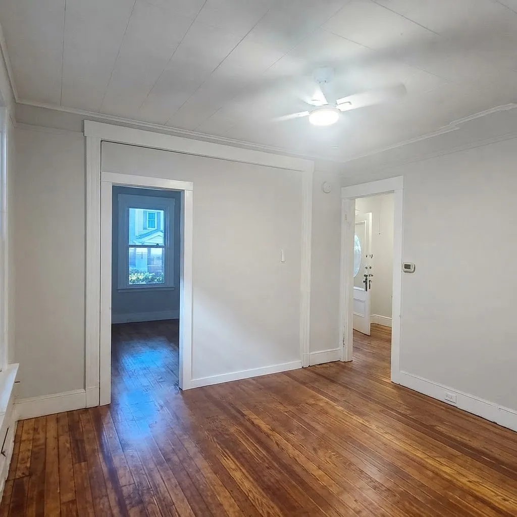3 bed, 1168 sqft, $2,200 — Photo 2