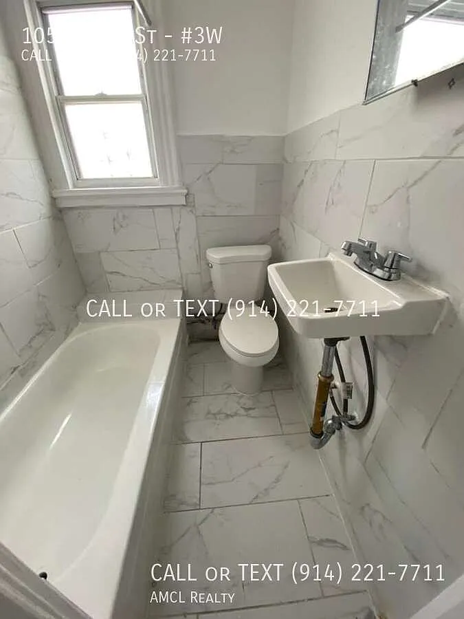 Building Photo - 105 Maple St #3W