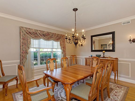5th image of 126 Summerfield Dr