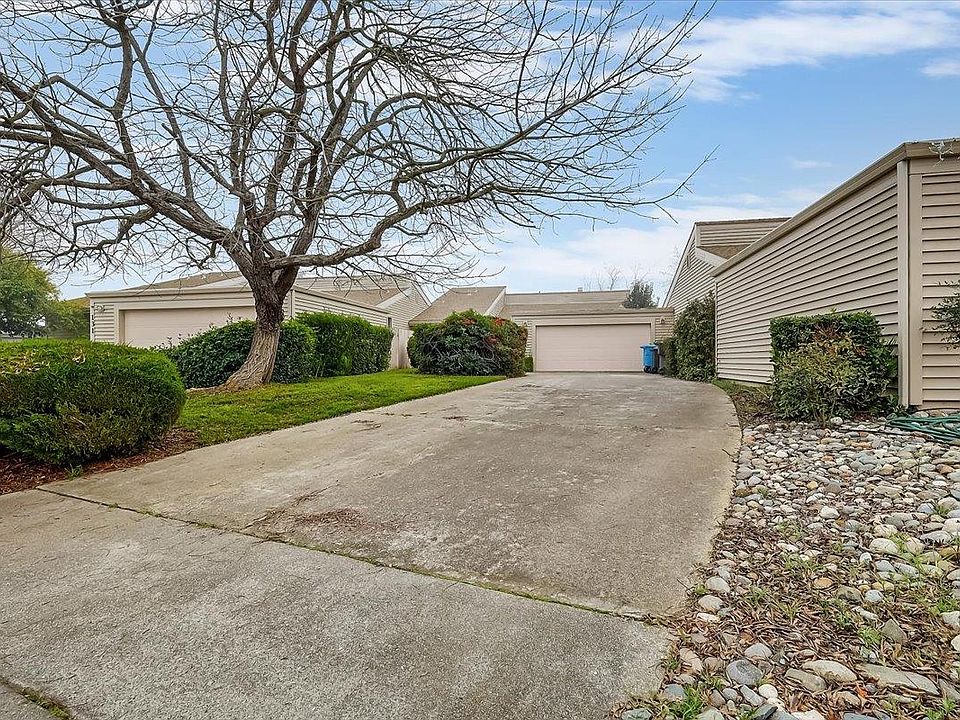 1st image of 139 Country Club Dr
