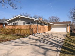 831 S Myrtle Ave, Villa Park, IL 60181
