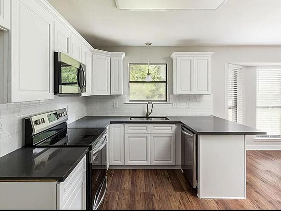 3rd image of 12775 Tanoak Dr