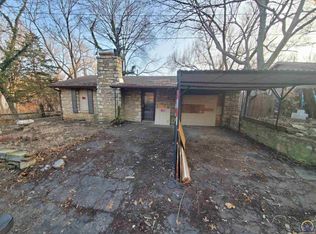 915 SE 18th St, Topeka, KS 66607