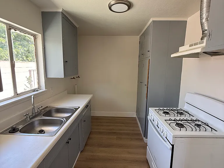 341 E Avenue Q7 — Photo 4