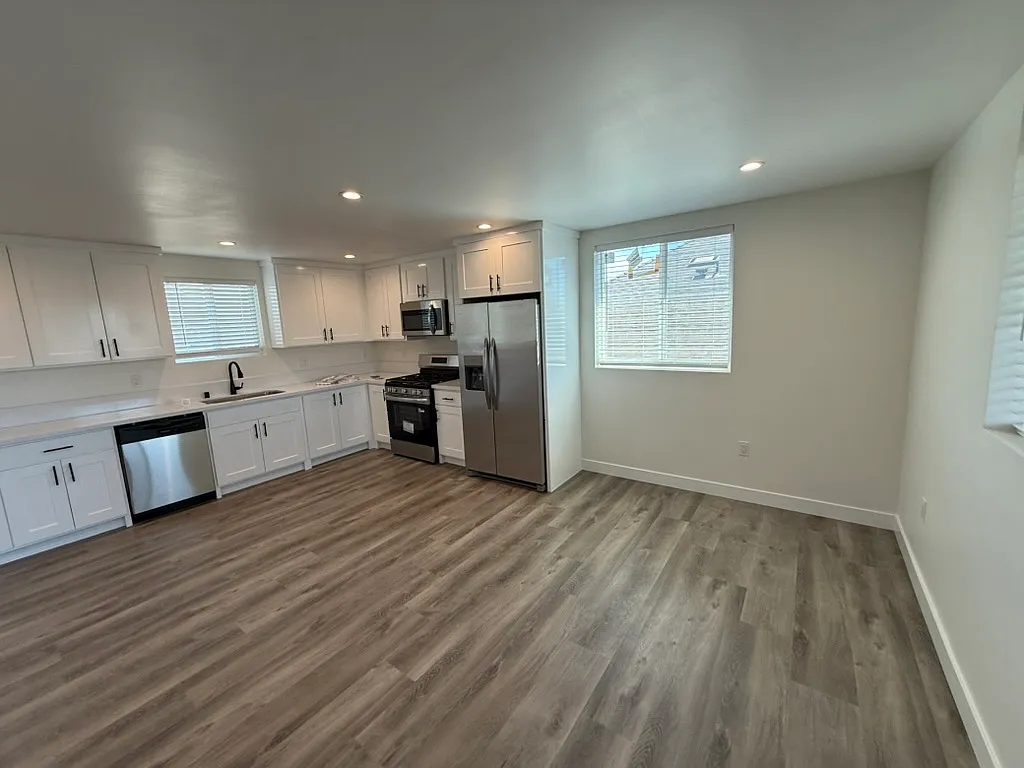 3 bed, $3,595 — Photo 2