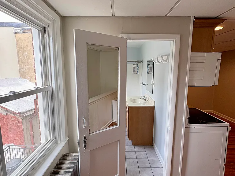 W Laurel St — Photo 9