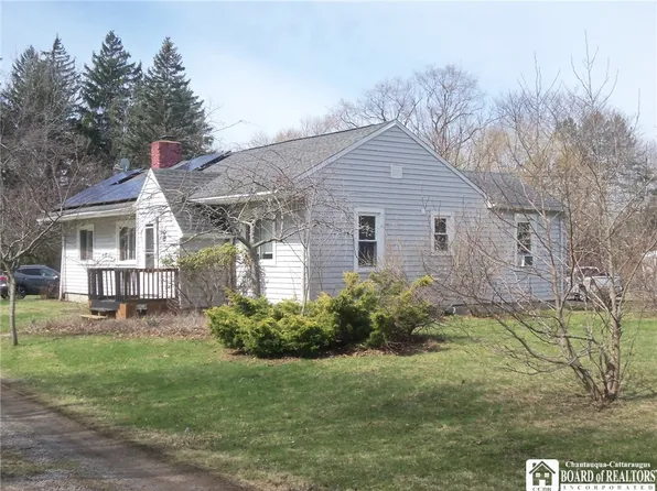 330 Chestnut St, Fredonia, NY 14063