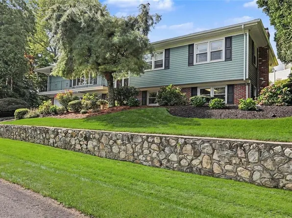 14 Sweet Hill Dr, Johnston, RI 02919