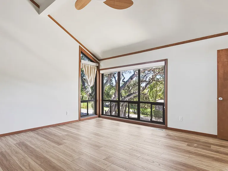 28000 Oakshire Dr — Photo 6