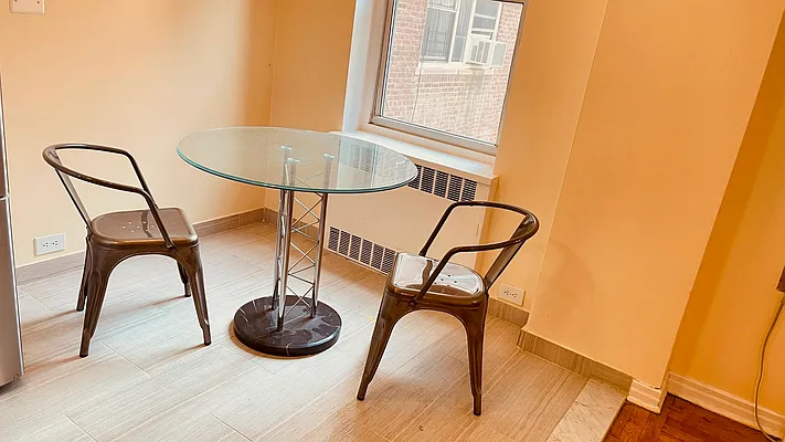 Sold by Winzone Realty Inc | media 6