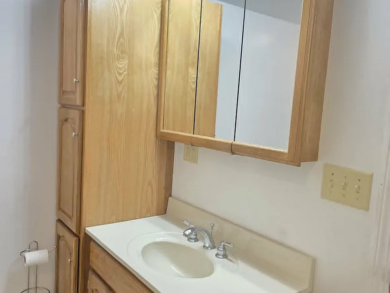 132 1st Crown Point Rd #BASEMENT — Photo 10