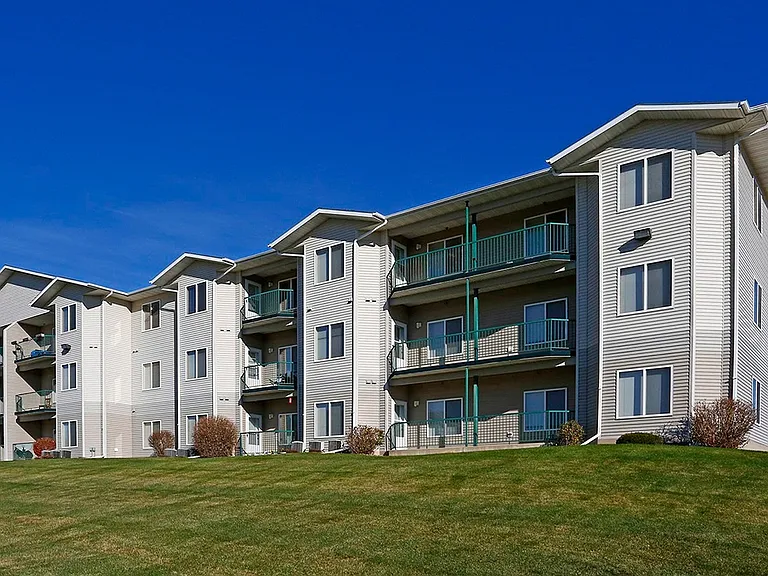 Sunset Trail Apartment Homes — Photo 32