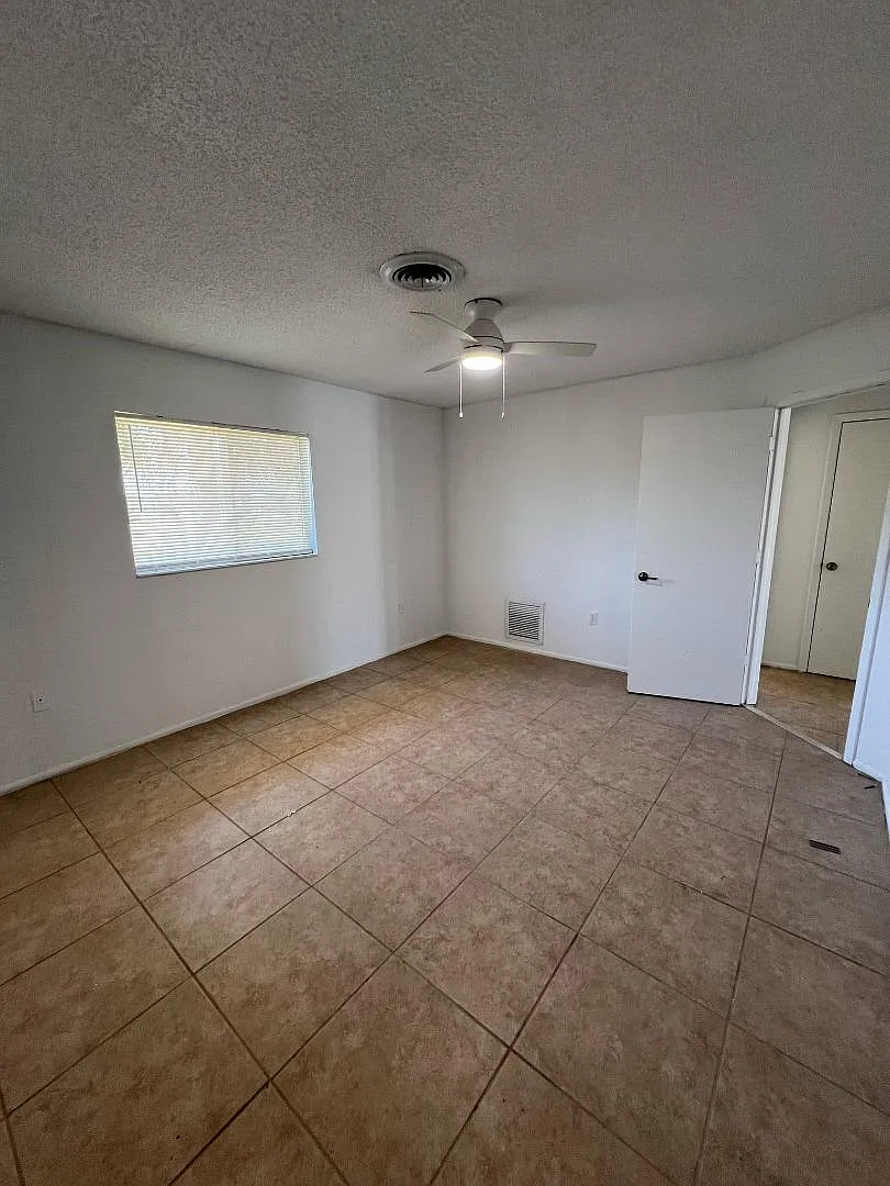 1 bed, 700 sqft, $1,200 — Photo 3