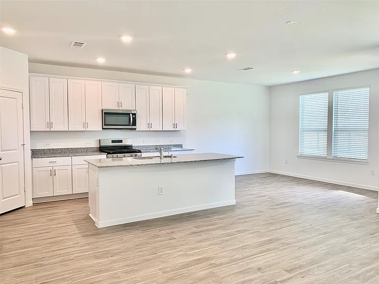 1024 Greenshank Dr — Photo 5