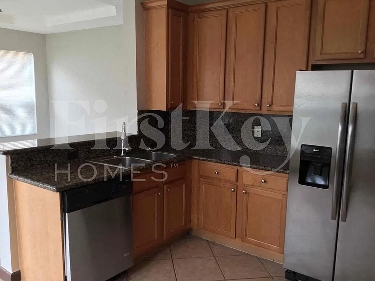 4104 NE 22nd Ln — Photo 8