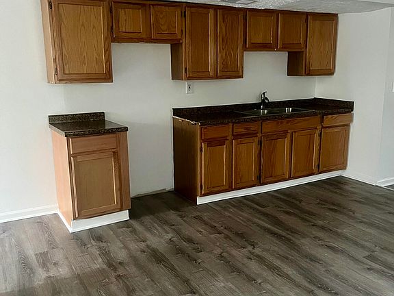 4th image of 1004 Greenup St